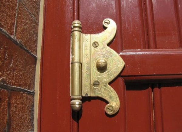 Dealing with squeaky door hinges